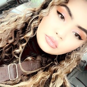 Meet your Posher, Amieya